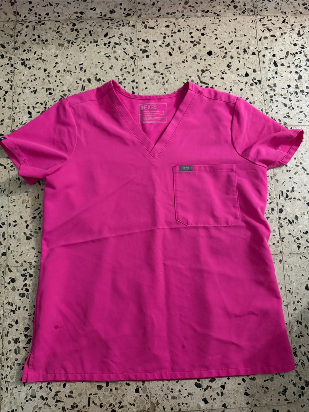 Figs Women's Short Sleeve V-Neck Top in Fuchsia